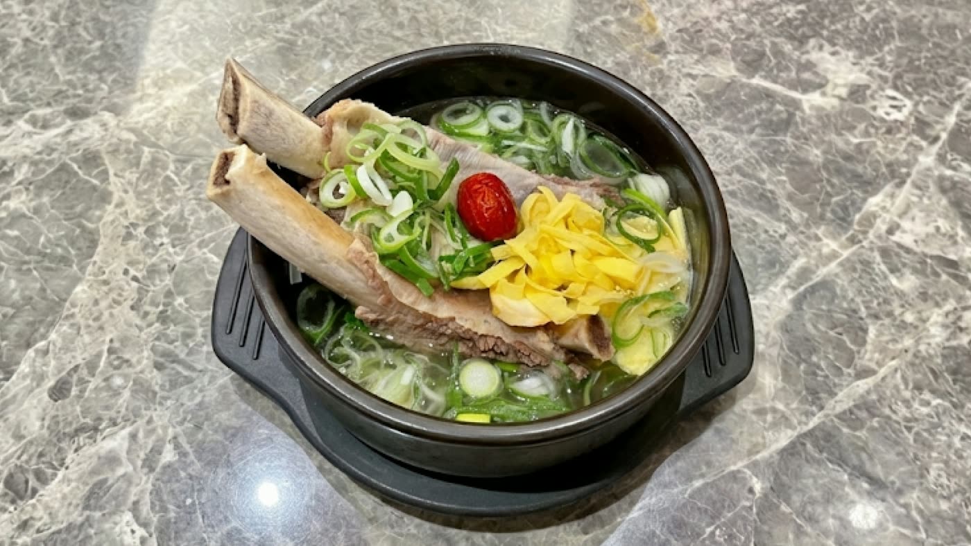 하수오곰탕 명동점 — 서두르지 않고, 재료 본연의 맛을 우려냅니다. · Hasuo Gomtang story chapter 02, Myeongdong Korean Restaurant (明洞レストラン), Seoul
